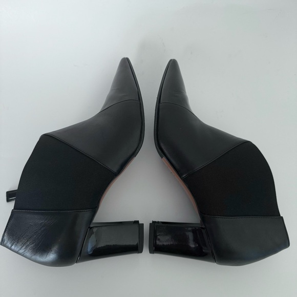 EUC Aquatalia Black Leather Ankle Booties Pointed Toe Italy - Picture 7 of 14